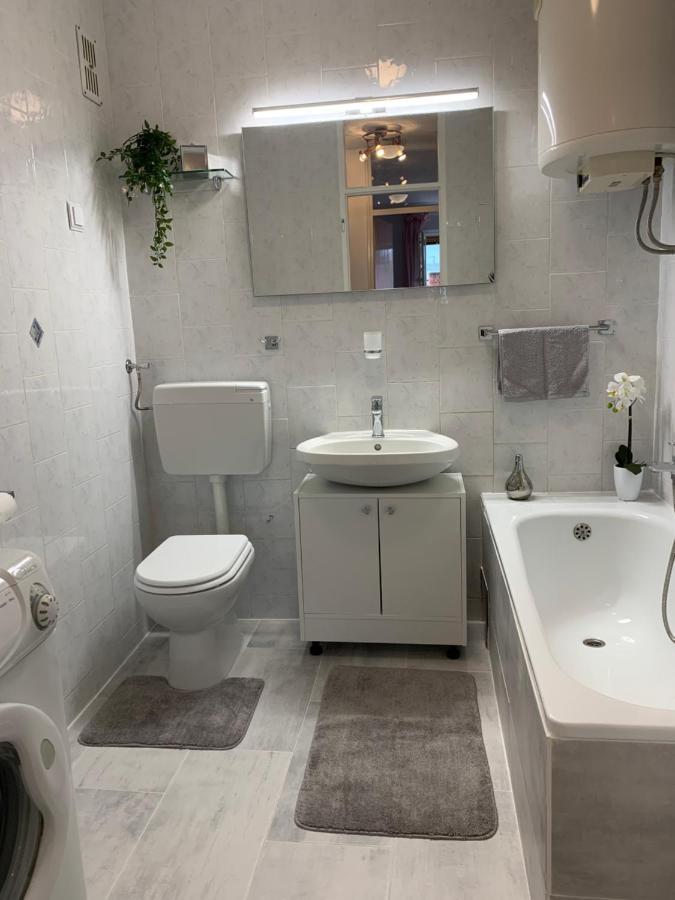 Apartman Patricia 1987 *